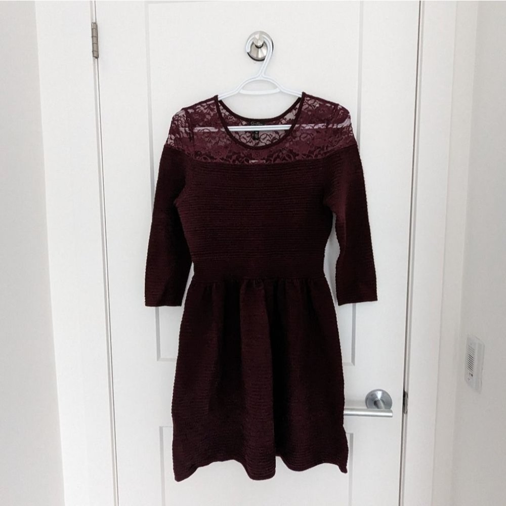 Jessica Simpson Maroon Knit Dress will Lace Shoulder